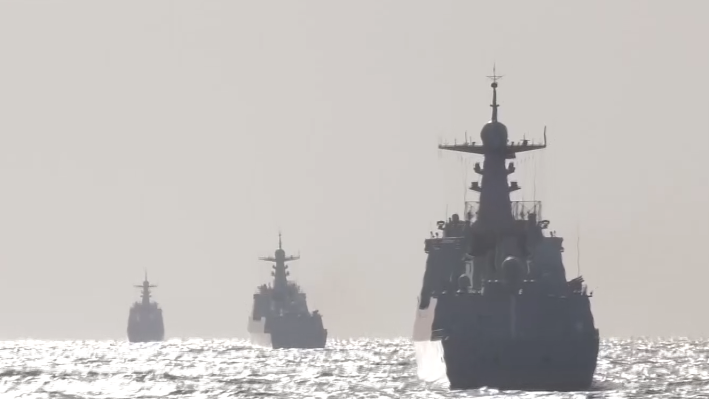 北部戰區海軍某艦艇訓練中心：聚焦實戰！8艘新型艦艇連續多天開展海上訓練