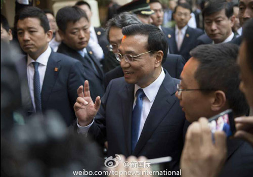 李克強(qiáng)：在非中企了解當(dāng)?shù)匚幕拍茉「D片來源：“新國(guó)際”微博。