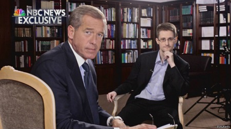 斯諾登稱,他曾作為美國中情局和國安局便衣特工在海外工作。