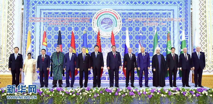 9月12日,上海合作組織成員國元首理事會第十四次會議在塔吉克斯坦首都杜尚別舉行。國家主席習近平出席會議并發表重要講話。這是與會成員國元首、觀察員國領導人或代表、主席國客人以及有關國際和地區組織代表集體合影。新華社記者李濤攝 9月12日,上海合作組織成員國元首理事會第十四次會議在塔吉克斯坦首都杜尚別舉行。國家主席習近平出席會議并發表重要講話。這是與會成員國元首、觀察員國領導人或代表、主席國客人以及有關國際和地區組織代表集體合影。新華社記者李濤攝