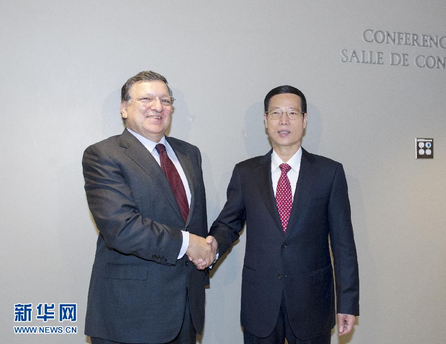 9月23日,正在紐約出席聯合國氣候峰會的國家主席習近平特使、國務院副總理張高麗在紐約聯合國總部會見歐盟委員會主席巴羅佐。新華社記者 王曄 攝 9月23日,正在紐約出席聯合國氣候峰會的國家主席習近平特使、國務院副總理張高麗在紐約聯合國總部會見歐盟委員會主席巴羅佐。新華社記者 王曄 攝