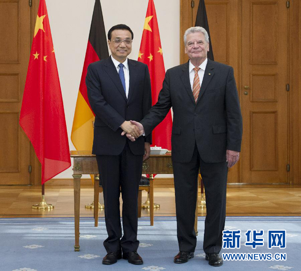 10月10日,國務院總理李克強在柏林會見德國總統高克。 新華社記者 王曄 攝 10月10日,國務院總理李克強在柏林會見德國總統高克。 新華社記者 王曄 攝