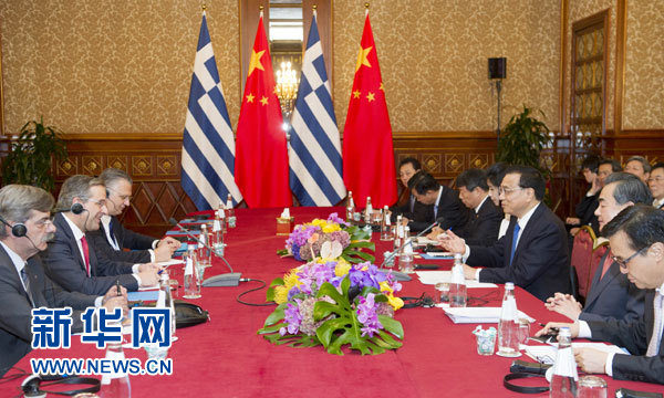 10月16日,中國國務院總理李克強在意大利米蘭會見希臘總理薩馬拉斯。 新華社記者 謝環(huán)馳 攝 10月16日,中國國務院總理李克強在意大利米蘭會見希臘總理薩馬拉斯。 新華社記者 謝環(huán)馳 攝
