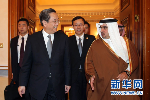 11月6日,正在巴林進(jìn)行正式友好訪問(wèn)的全國(guó)政協(xié)主席俞正聲在麥納麥會(huì)見(jiàn)巴林王儲(chǔ)薩勒曼。 新華社記者劉衛(wèi)兵攝 11月6日,正在巴林進(jìn)行正式友好訪問(wèn)的全國(guó)政協(xié)主席俞正聲在麥納麥會(huì)見(jiàn)巴林王儲(chǔ)薩勒曼。 新華社記者劉衛(wèi)兵攝