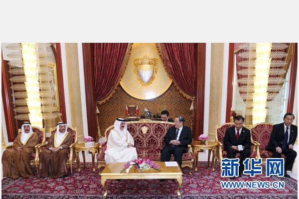 11月6日,正在巴林進(jìn)行正式友好訪問(wèn)的全國(guó)政協(xié)主席俞正聲在麥納麥會(huì)見(jiàn)巴林國(guó)王哈馬德。 新華社記者 張鐸 攝 11月6日,正在巴林進(jìn)行正式友好訪問(wèn)的全國(guó)政協(xié)主席俞正聲在麥納麥會(huì)見(jiàn)巴林國(guó)王哈馬德。 新華社記者 張鐸 攝