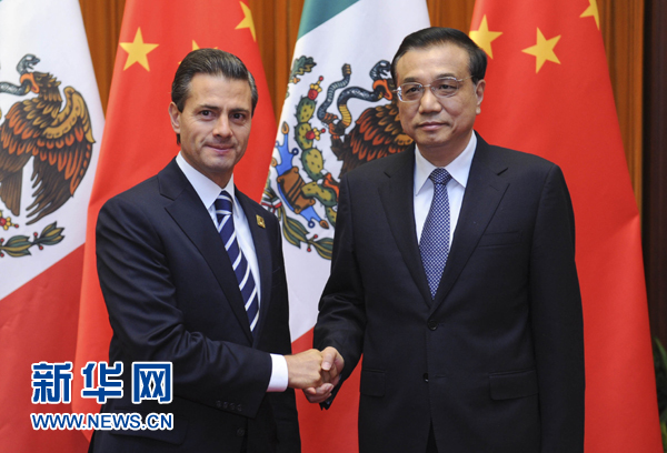 11月11日，國務院總理李克強在北京人民大會堂會見來華進行國事訪問并出席亞太經合組織第二十二次領導人非正式會議的墨西哥總統培尼亞。新華社記者張鐸 攝 