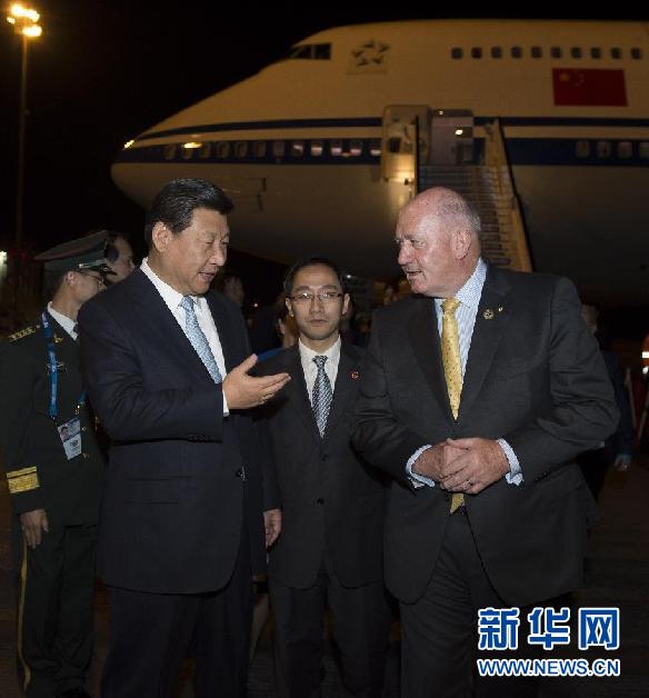 11月14日，中國國家主席習近平抵達布里斯班，出席二十國集團領導人第九次峰會，并對澳大利亞進行國事訪問。這是習近平在機場受到澳大利亞聯邦總督科斯格羅夫的迎接。新華社記者 李學仁 攝