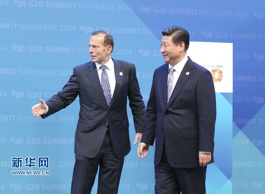 11月15日,二十國集團領(lǐng)導人第九次峰會在澳大利亞布里斯班舉行。國家主席習近平出席會議并發(fā)表題為《推動創(chuàng)新發(fā)展實現(xiàn)聯(lián)動增長》的重要講話。這是澳大利亞總理阿博特迎接習近平主席。 新華社記者 丁林 攝 11月15日,二十國集團領(lǐng)導人第九次峰會在澳大利亞布里斯班舉行。國家主席習近平出席會議并發(fā)表題為《推動創(chuàng)新發(fā)展實現(xiàn)聯(lián)動增長》的重要講話。這是澳大利亞總理阿博特迎接習近平主席。 新華社記者 丁林 攝