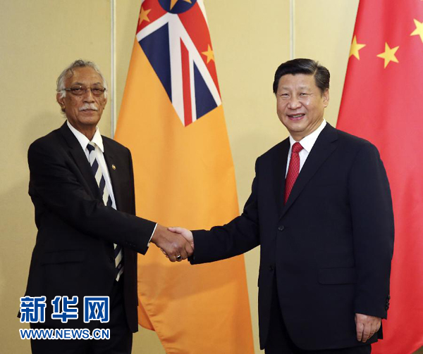 11月22日，國家主席習近平在斐濟楠迪會見紐埃總理塔拉吉。新華社記者姚大偉攝 