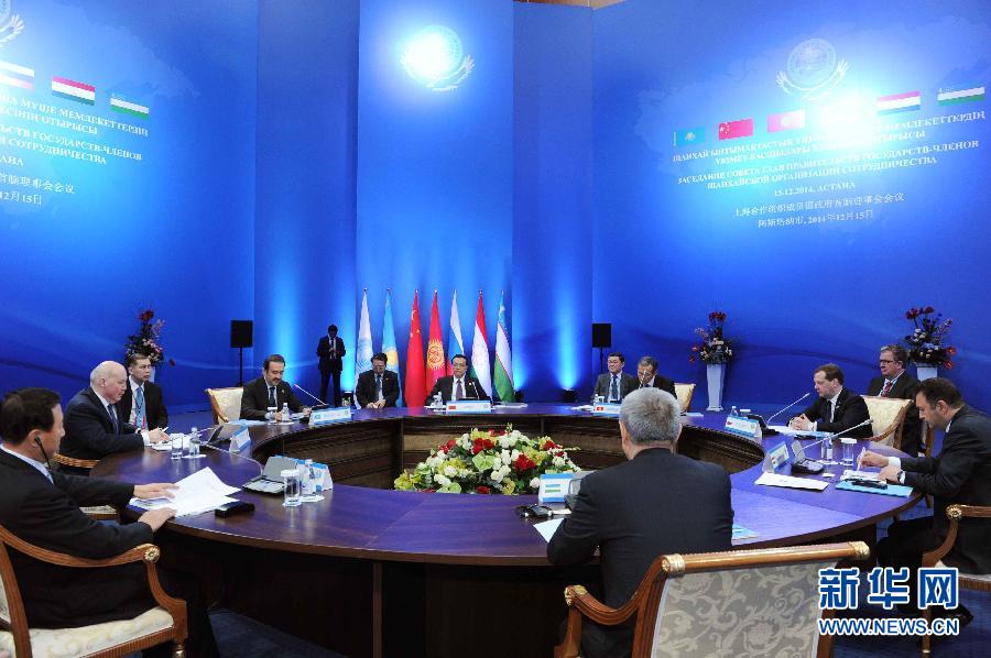 12月15日,中國國務(wù)院總理李克強(qiáng)在阿斯塔納出席上海合作組織成員國政府首腦理事會(huì)第十三次會(huì)議。 新華社記者 饒愛民 攝 12月15日,中國國務(wù)院總理李克強(qiáng)在阿斯塔納出席上海合作組織成員國政府首腦理事會(huì)第十三次會(huì)議。 新華社記者 饒愛民 攝