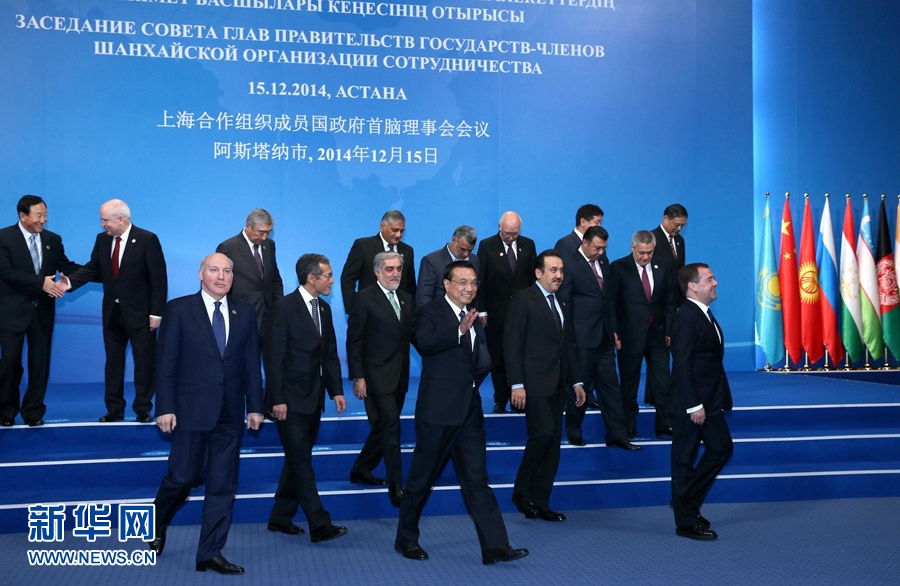 12月15日,中國國務(wù)院總理李克強(qiáng)在阿斯塔納出席上海合作組織成員國政府首腦理事會(huì)第十三次會(huì)議。 新華社記者 龐興雷 攝 12月15日,中國國務(wù)院總理李克強(qiáng)在阿斯塔納出席上海合作組織成員國政府首腦理事會(huì)第十三次會(huì)議。 新華社記者 龐興雷 攝