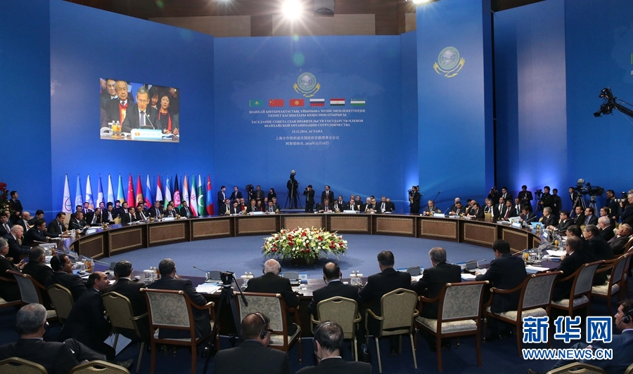 12月15日,中國國務(wù)院總理李克強(qiáng)在阿斯塔納出席上海合作組織成員國政府首腦理事會(huì)第十三次會(huì)議。 新華社記者 龐興雷 攝 12月15日,中國國務(wù)院總理李克強(qiáng)在阿斯塔納出席上海合作組織成員國政府首腦理事會(huì)第十三次會(huì)議。 新華社記者 龐興雷 攝