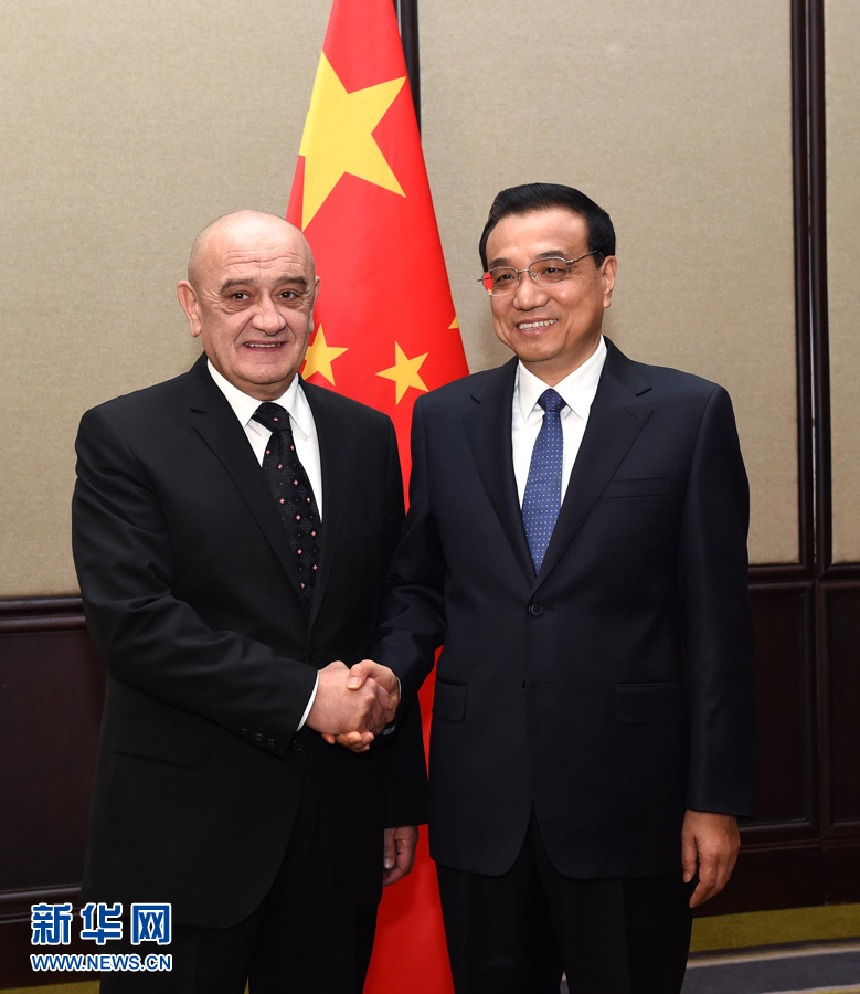 12月16日,中國國務院總理李克強在貝爾格萊德會見波黑部長會議主席貝萬達。 新華社記者 饒愛民 攝 12月16日,中國國務院總理李克強在貝爾格萊德會見波黑部長會議主席貝萬達。 新華社記者 饒愛民 攝