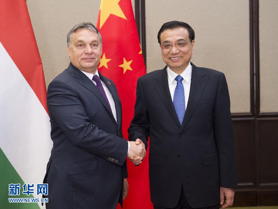12月17日,中國國務院總理李克強在貝爾格萊德會見匈牙利總理歐爾班。 新華社記者黃敬文攝 12月17日,中國國務院總理李克強在貝爾格萊德會見匈牙利總理歐爾班。 新華社記者黃敬文攝