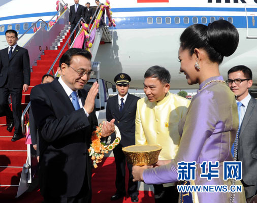 12月19日，中國國務院總理李克強抵達曼谷，出席大湄公河次區域經濟合作領導人第五次會議。新華社記者饒愛民攝