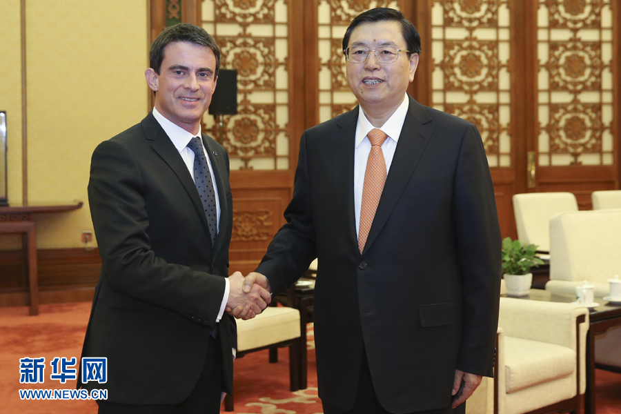 1月30日,全國人大常委會(huì)委員長(zhǎng)張德江在北京人民大會(huì)堂會(huì)見法國總理瓦爾斯。 新華社記者丁林 攝 1月30日,全國人大常委會(huì)委員長(zhǎng)張德江在北京人民大會(huì)堂會(huì)見法國總理瓦爾斯。 新華社記者丁林 攝