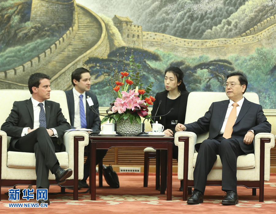 1月30日,中國全國人大常委會(huì)委員長(zhǎng)張德江在北京人民大會(huì)堂會(huì)見法國總理瓦爾斯。 新華社記者丁林 攝 1月30日,中國全國人大常委會(huì)委員長(zhǎng)張德江在北京人民大會(huì)堂會(huì)見法國總理瓦爾斯。 新華社記者丁林 攝