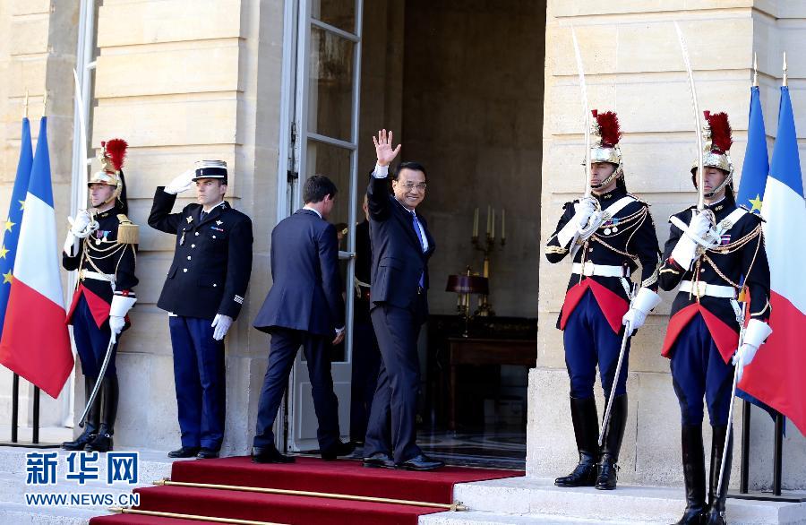 6月30日,中國國務(wù)院總理李克強(qiáng)在巴黎總理府同法國總理瓦爾斯舉行會(huì)談。 新華社記者 馬占成 攝 6月30日,中國國務(wù)院總理李克強(qiáng)在巴黎總理府同法國總理瓦爾斯舉行會(huì)談。 新華社記者 馬占成 攝