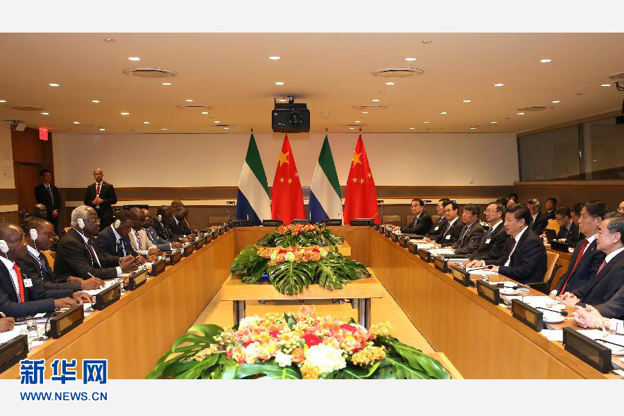 9月27日,國家主席習近平在紐約會見塞拉利昂總統科羅馬。新華社記者 龐興雷 攝 9月27日,國家主席習近平在紐約會見塞拉利昂總統科羅馬。新華社記者 龐興雷 攝