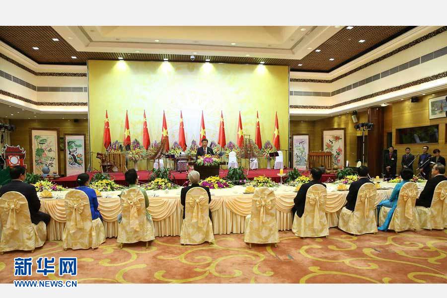 11月5日,中共中央總書記、國家主席習近平和夫人彭麗媛出席越共中央總書記阮富仲和越南國家主席張晉創在河內國際會議中心舉行的盛大歡迎晚宴。新華社記者 龐興雷 攝 11月5日,中共中央總書記、國家主席習近平和夫人彭麗媛出席越共中央總書記阮富仲和越南國家主席張晉創在河內國際會議中心舉行的盛大歡迎晚宴。新華社記者 龐興雷 攝