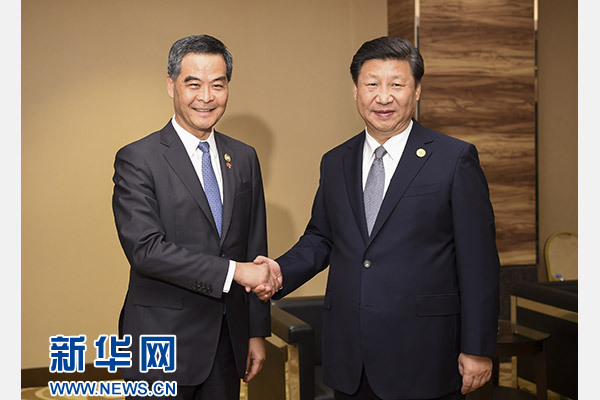 11月18日，國家主席習近平在菲律賓馬尼拉會見前來出席亞太經合組織第二十三次領導人非正式會議的香港特別行政區行政長官梁振英。新華社記者謝環馳攝