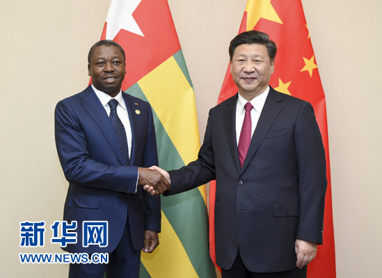 12月3日,國(guó)家主席習(xí)近平在約翰內(nèi)斯堡會(huì)見多哥總統(tǒng)福雷。新華社記者 謝環(huán)馳 攝 12月3日,國(guó)家主席習(xí)近平在約翰內(nèi)斯堡會(huì)見多哥總統(tǒng)福雷。新華社記者 謝環(huán)馳 攝