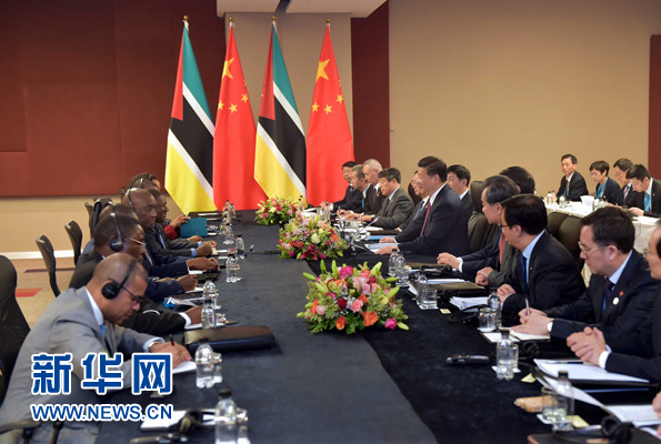 12月3日,國家主席習近平在約翰內斯堡會見莫桑比克總統紐西。新華社記者 李濤 攝 12月3日,國家主席習近平在約翰內斯堡會見莫桑比克總統紐西。新華社記者 李濤 攝