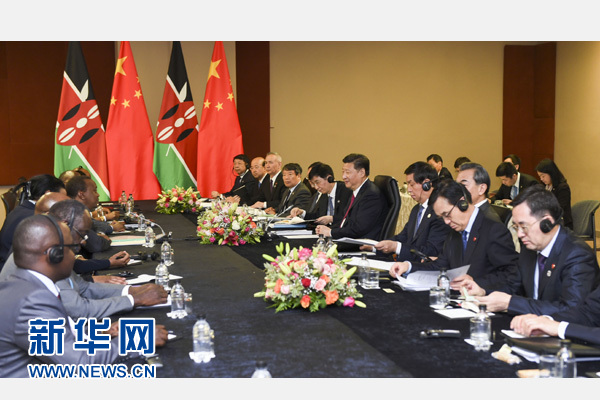 12月3日,國家主席習近平在約翰內斯堡會見肯尼亞總統(tǒng)肯雅塔。新華社記者 謝環(huán)馳 攝 12月3日,國家主席習近平在約翰內斯堡會見肯尼亞總統(tǒng)肯雅塔。新華社記者 謝環(huán)馳 攝