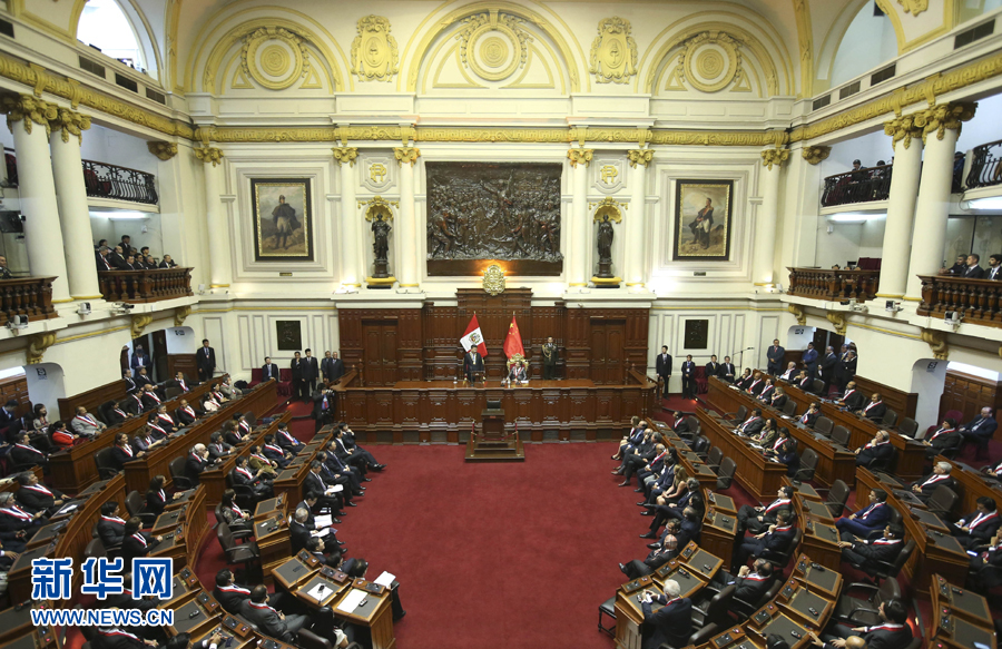 11月21日,國家主席習近平在秘魯國會發表題為《同舟共濟、揚帆遠航,共創中拉關系美好未來》的重要演講。 新華社記者 龐興雷 攝 11月21日,國家主席習近平在秘魯國會發表題為《同舟共濟、揚帆遠航,共創中拉關系美好未來》的重要演講。 新華社記者 龐興雷 攝