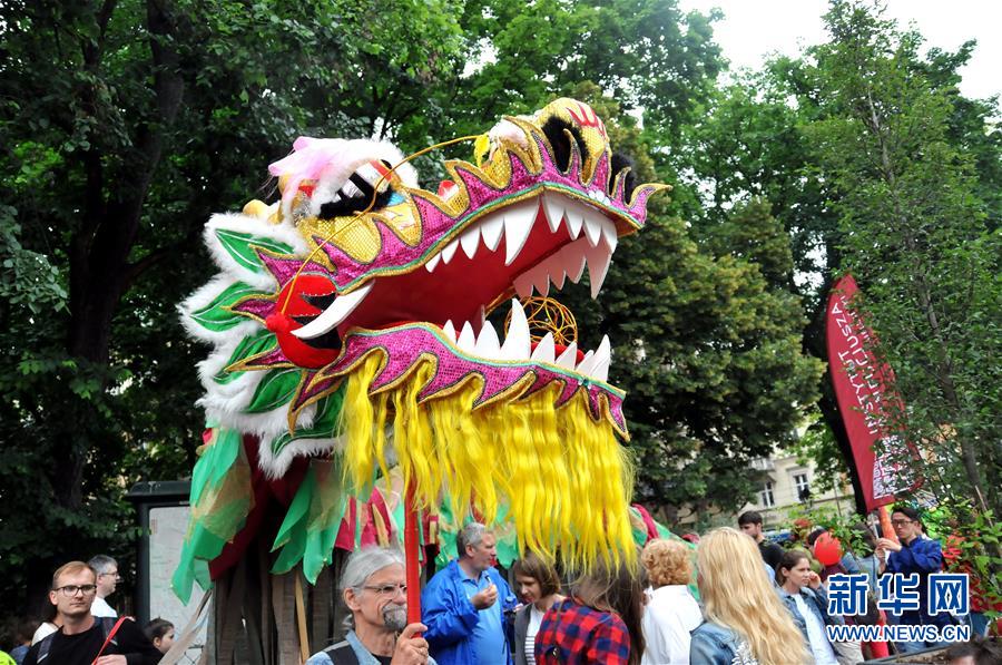 （XHDW）（2）中國龍亮相波蘭“游龍節(jié)”