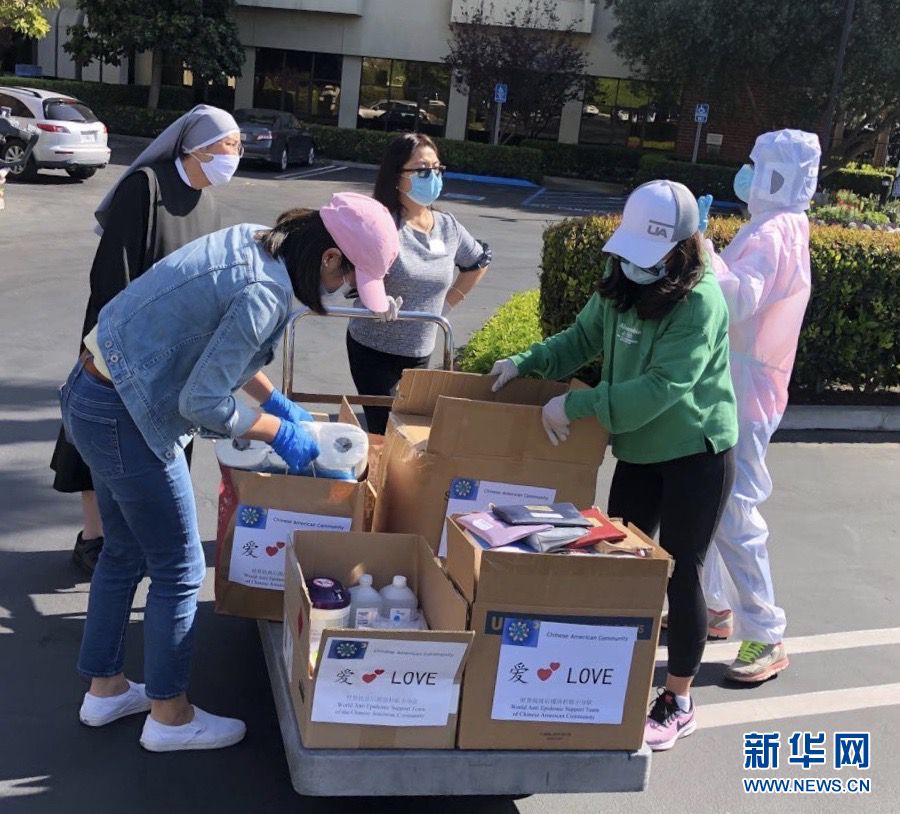 (國(guó)際疫情·圖文互動(dòng))(1)通訊:一個(gè)微信群里的抗疫故事