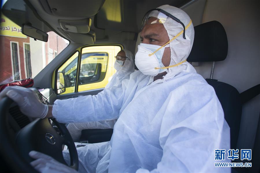 (國際疫情·圖文互動)(10)通訊:埃及救護車里的“逆行者”