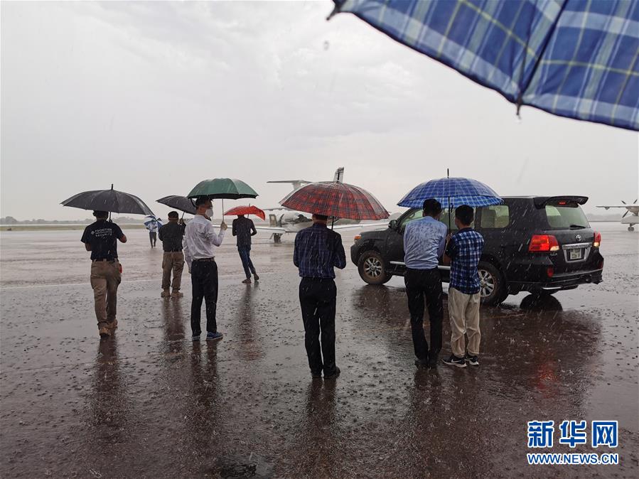 (國際·圖文互動)(3)一場飛越非洲三國援助同胞的“生死賽跑”