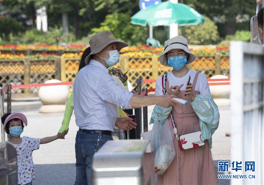 (新華全媒頭條·圖文互動)(1)寰球抗疫晝夜間