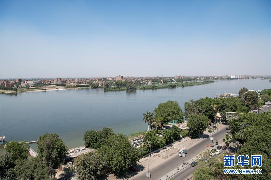 (新華全媒頭條·圖文互動)(7)寰球抗疫晝夜間