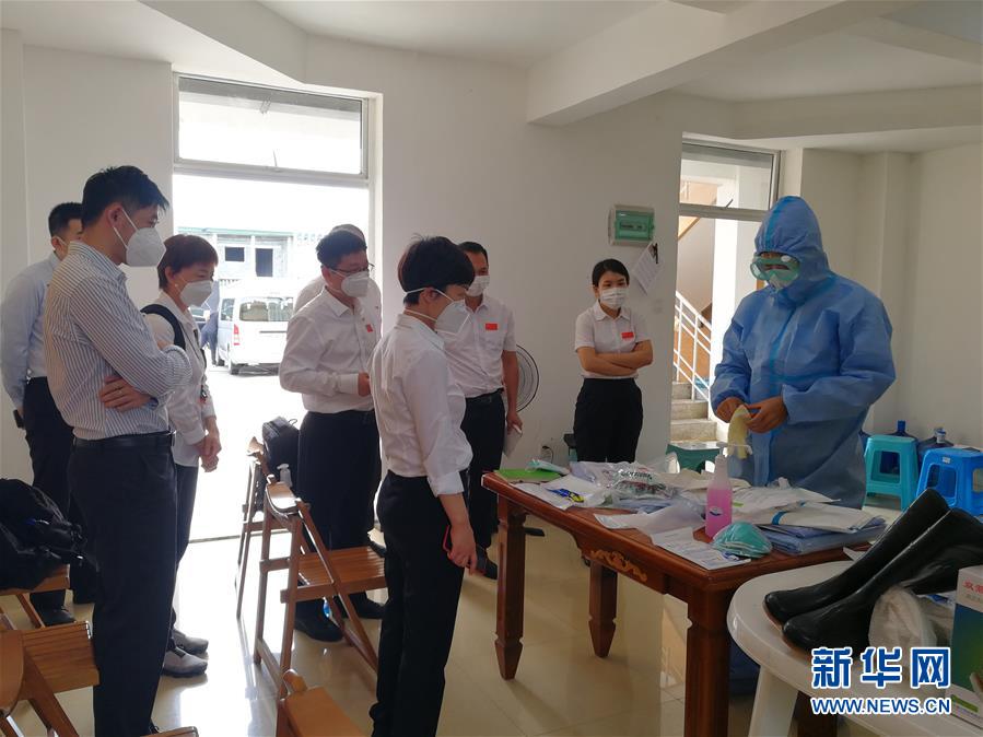 （國際疫情·圖文互動(dòng)）（3）中國醫(yī)療專家組為赤道幾內(nèi)亞抗疫帶來“希望之光”