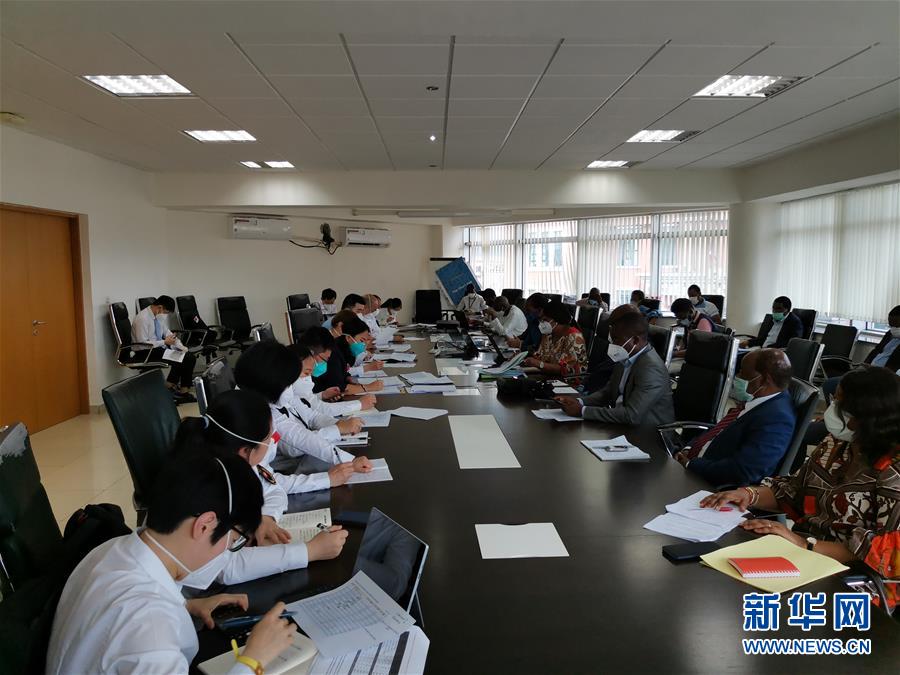 （國際疫情·圖文互動(dòng)）（11）中國醫(yī)療專家組為赤道幾內(nèi)亞抗疫帶來“希望之光”