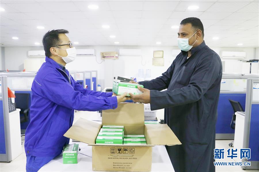 (國際疫情·圖文互動)(3)通訊:防疫、生產兩不誤,沙漠現“棋盤”——記中企承建科威特住房基建項目