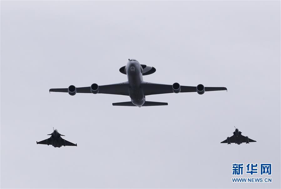 (國際)(6)法國國慶節閱兵式致敬抗疫公民