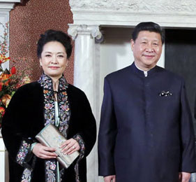 習主席夫婦著中裝赴荷蘭國宴